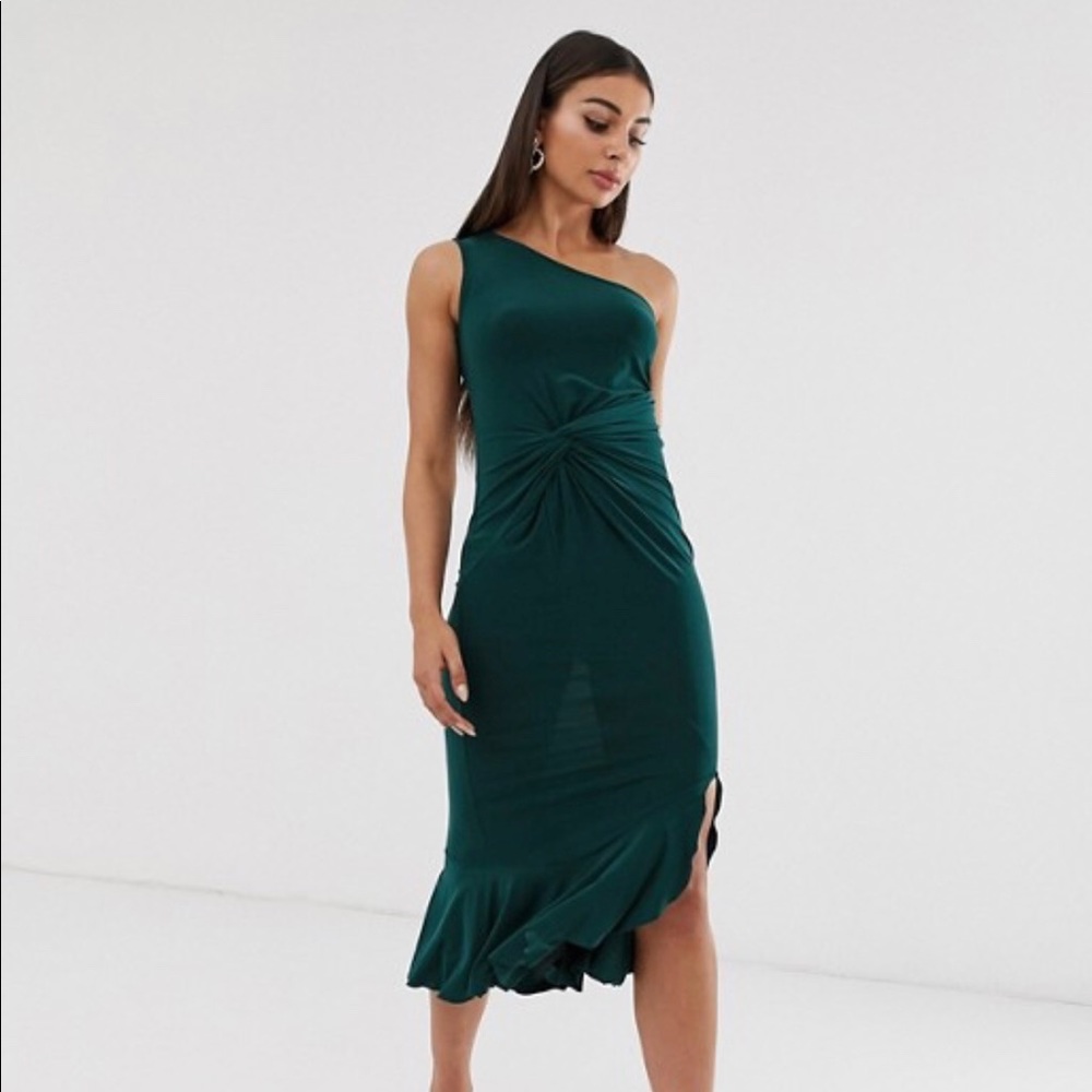Eat what you want with this front twisted dress!